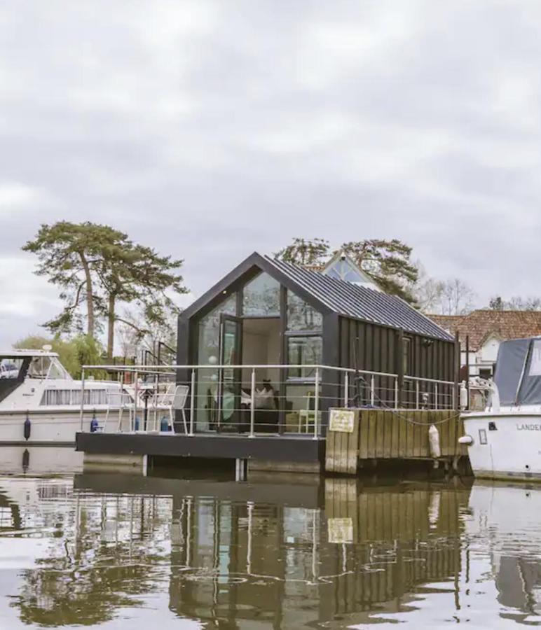 Water Cabin With Water Sports Equipment And Bikes, Bath Bristol Exterior foto